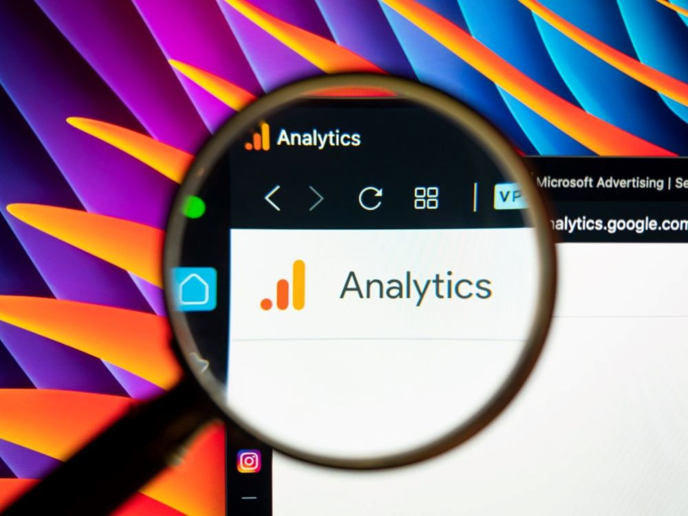 Google Analytics là một trong những công cụ phổ biến giúp doanh nghiệp đánh giá hiệu suất website